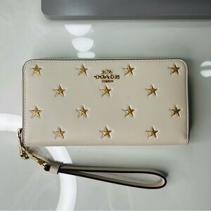 ⭐️ Coach Long Zip Around Phone Wallet ⭐️